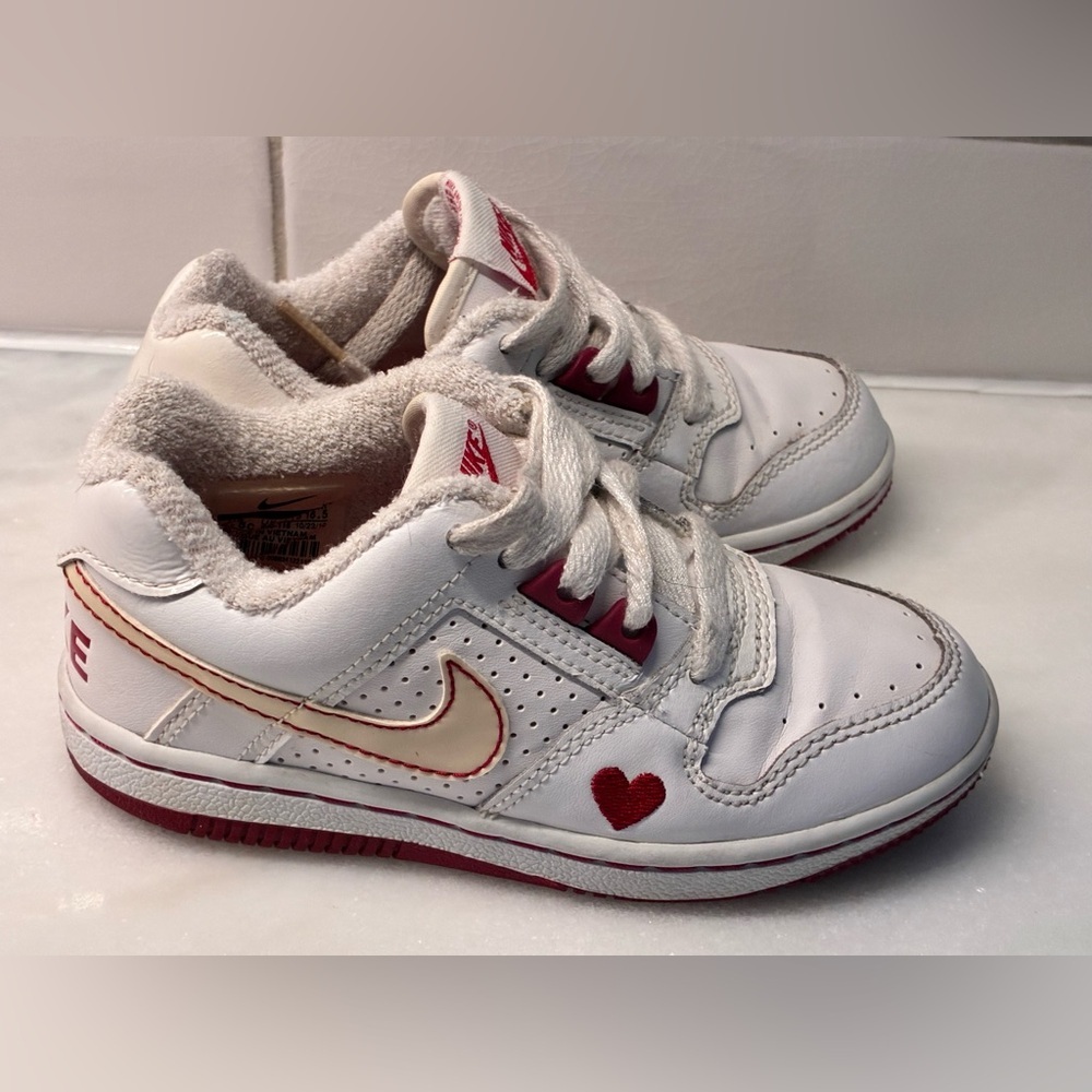 Nike Delta Force low White and Red heart Sneakers rare vintage Baby toddler 10.5